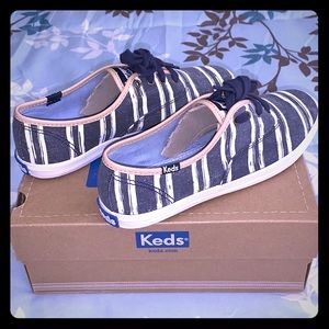 🌟 KEDS Champion Stripe Navy Sneakers BN Size 6 🌟